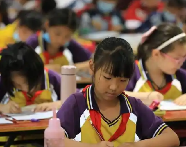 真正意义上可以全天候陪同学生的以相似