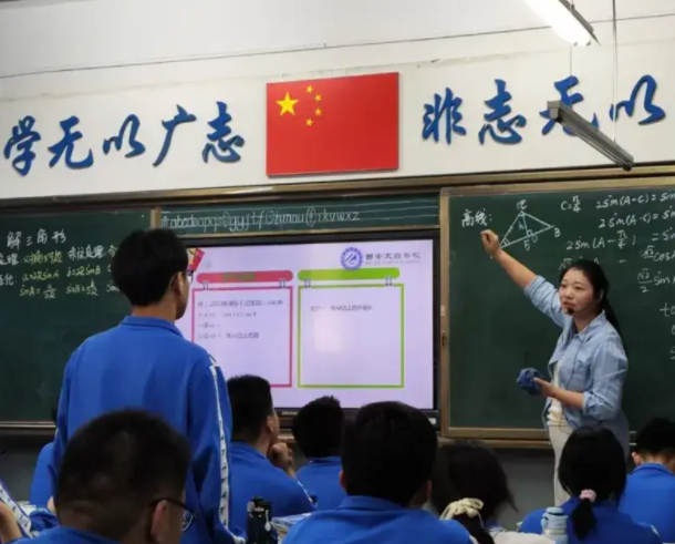 新教材新课程目标的讲堂施行才能推动高