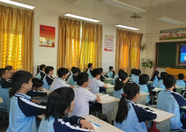 沟通与支撑体系会深度分析每位学生的错