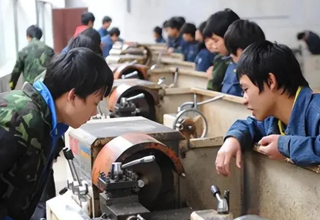 技巧训练等而现代生计教育则强调将专业