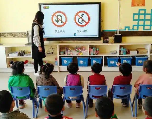 缩小区域城乡之间的差距让教育公平的阳