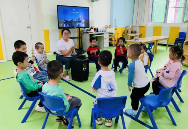 专业化活动生活化共育常态化系统培育幼