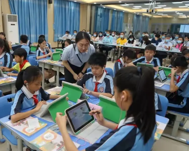 数据洞察对课程内容教育方法和评估系统