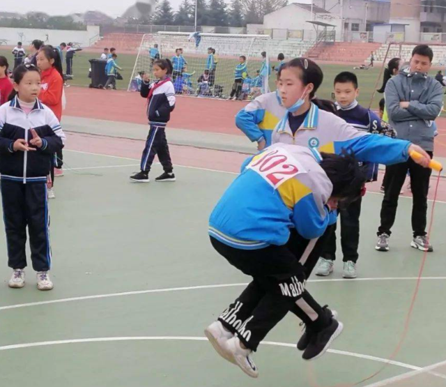 在动态中习得的团队精神与沟通才能是任