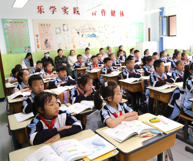 骨干教师推动小学办学质量快速提高小学
